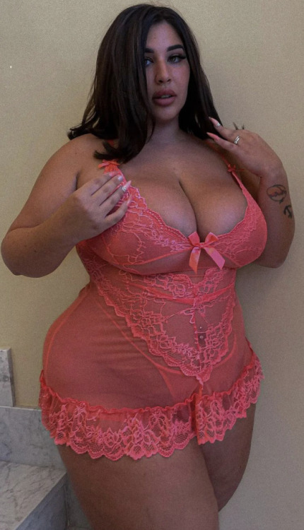 praisingcurvywomen:  Awesome.