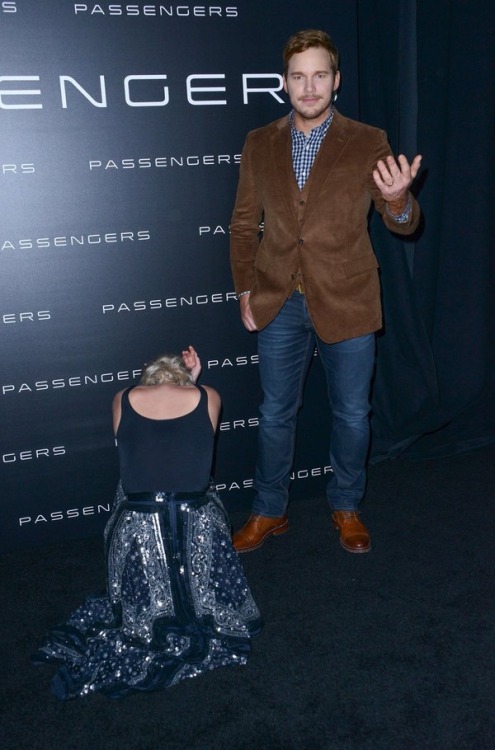jennifirlaurence:  Jennifer Lawrence and Chris Pratt attend the Sony Pictures Presentation of Passen