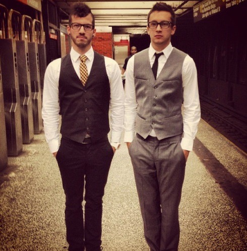 joshdunisjoshfunblr:Twenty one pilots in suits appreciation post