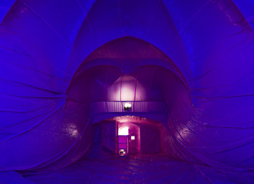 itscolossal:Giant Inflatable Balloons Transform Interior Spaces into Otherwordly Environments