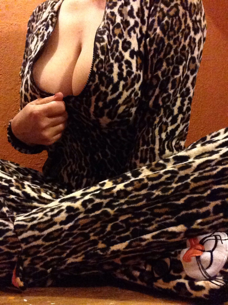 lady-neurotica:  Lookatmykittyfeets!!!