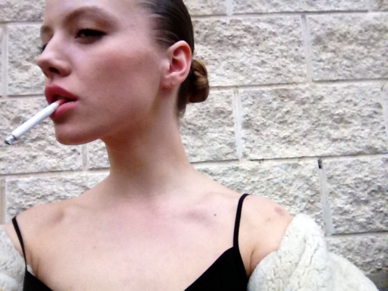 unconcernn:  ivoryunknown:  pale/glow  👽 unconcernn 👽