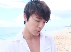 seoulfvls:  white button ups that are not really buttoned are always welcome :) 