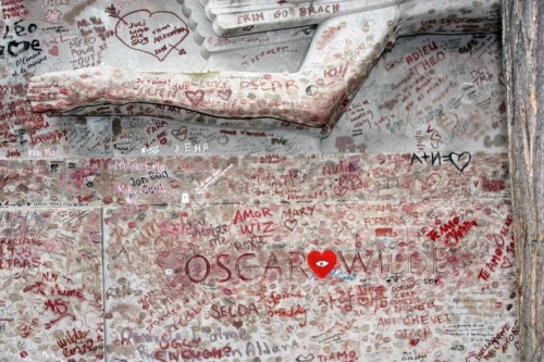 gwendolencorday: philip-ham: ryanpanos: Oscar Wilde’s Lipstick-Covered Tomb | Via The pra