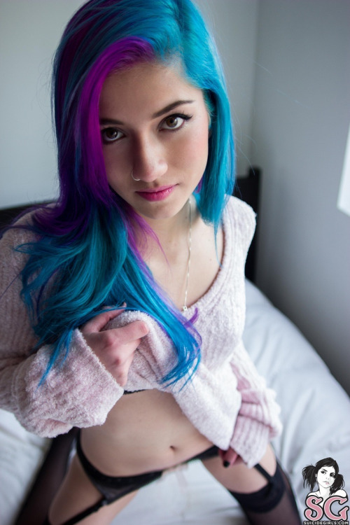 freakygirlsarethehottest:  Hot emo teens collection