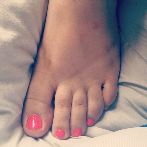 lolaspaws: #toes #teamprettyfeet #instafeet #prettyfeet #prettytoes #perfectfeet #perfecttoes #amazi
