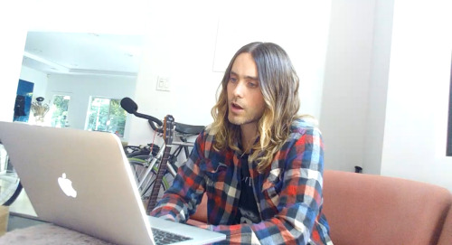 sexymenrockers:23/09/2013 Vyrt VioletJared Leto on VyRT Violet. Buy your ticket to Vyrt the Hollywoo