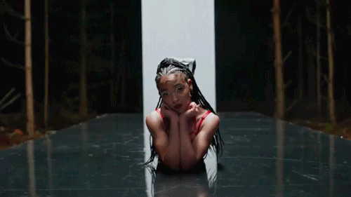 neonearthtone:Now hold that pose for me.