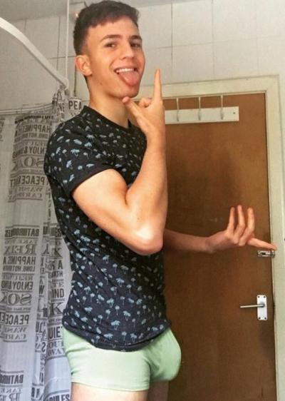 Derrick Gordon Becomes First Openly Gay Men S Big Time College My Xxx