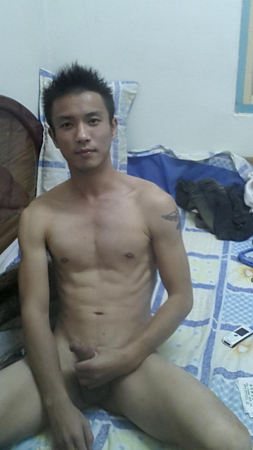 taiwanwolf:  以前的純樣  原來我也有幼齒的時候  現在  屌更黑，也比較會幹了  最後那張照當回饋  請笑納