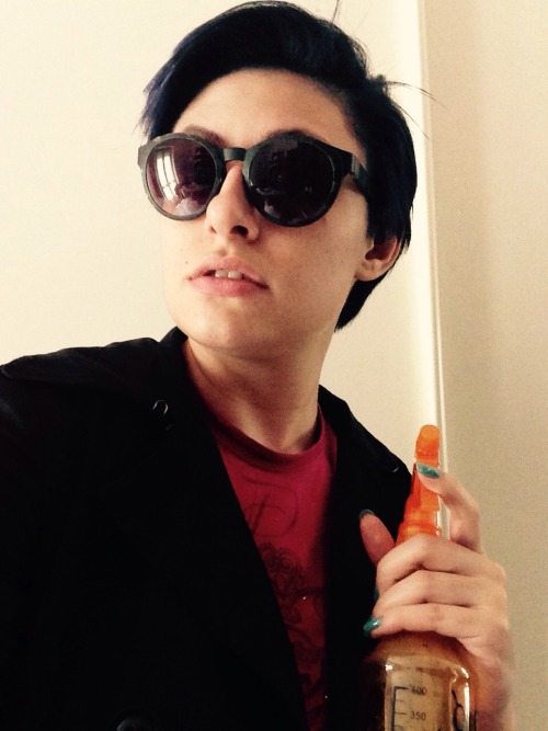 chelidon:guess which freshly dyed nerd already posed as a certain demon