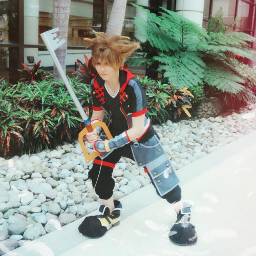 SORA IS DOING SO GOOD LOOK AT HIM GO IM HOPPING ON THAT KH3 TRAIN AND IM CRYING you guys I want to c