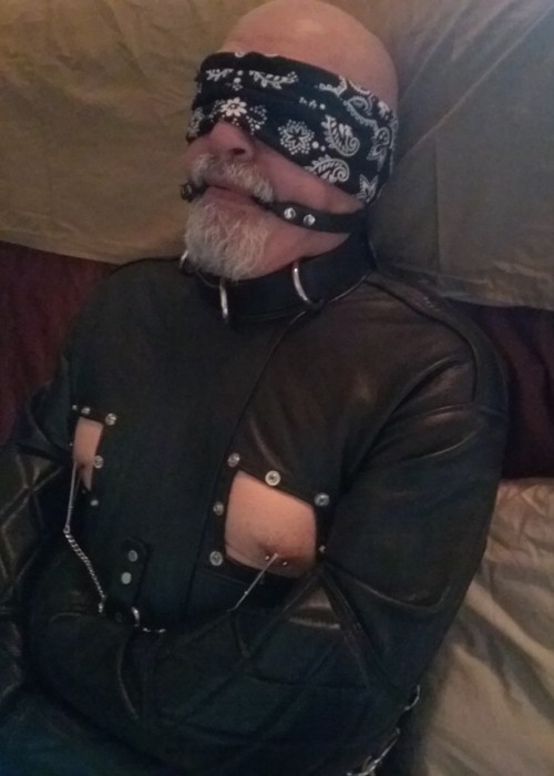 gagedinoveralls:roper1974:I got into some strait jacket fun this past weekend thanks to a great frie