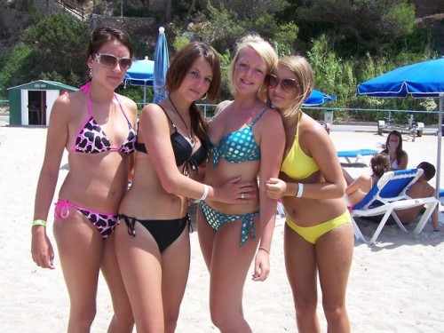 girls-in-bikini-on-girls:Of course there is just pics of bikinis girls , bikini collection, semi und