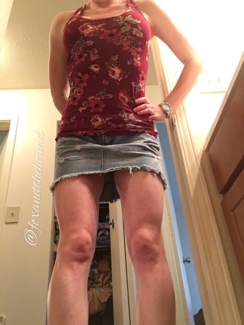 foxandthehound:  Ahhh! That’s better ☺️ Once you have your princess plug in and going commando in your favorite Jean skirt then you’re ready to start the day! 
