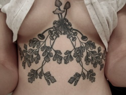 lunariums:  ovarytissue:  My maidenhair fern and fungi♥   this is such a cool sternum piece