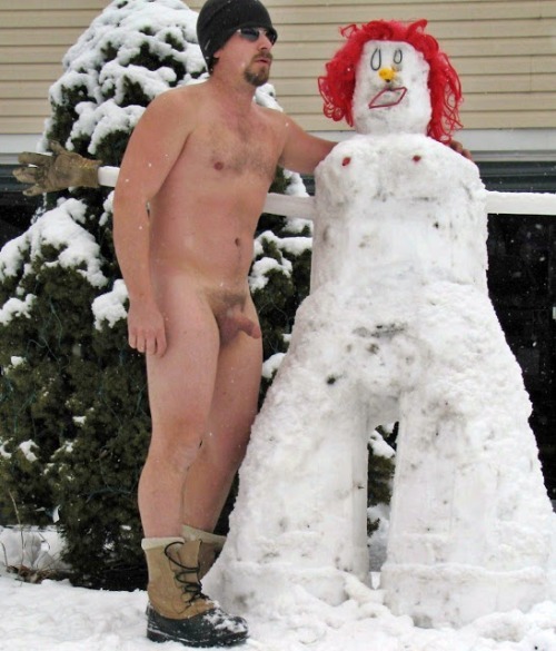 runboxxmas:Mixed gay stuff with more than 12000 followersrunboxx.tumblr.com/Public nudity pix