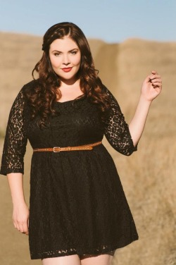 hourglassandclass: Plus size model Natalie