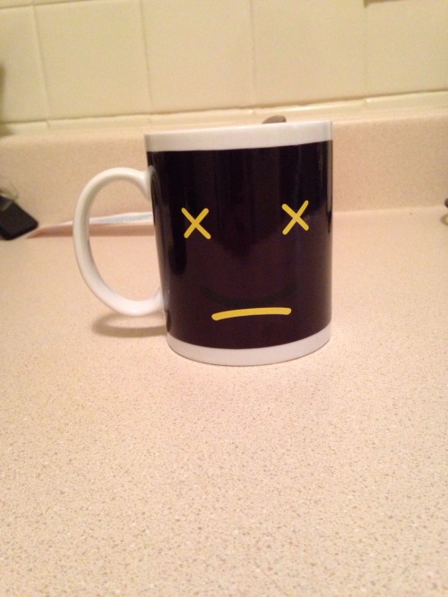 imyours1ut: swimtosafety: My awesome cup hehe It’s on amazon, if you search color changing mug