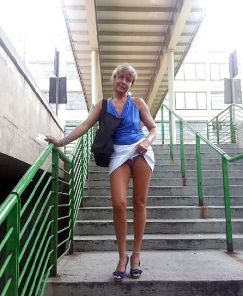 floatingpixels-me: seasonedclams:  A well seasoned clam =))   Women of a certain age!!