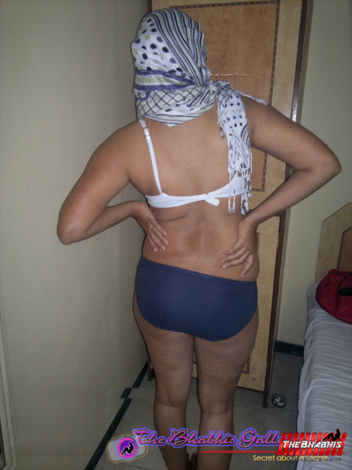 thebhabhis:  Face Covered with Shawl My GF NudeHello friends, I’m uploading these pics to TheBhabhis with my girlfreind’s permission. We too got this idea from Vasundhara who started to expose her sexy body in   TheBhabhis   with her face covered.