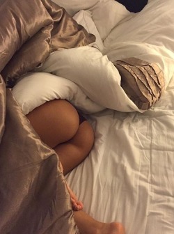 lovechocolateandshopping:  Back into bed…