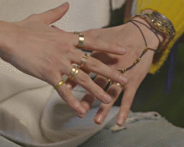 damn-it-sungyeol:Dongwoo’s perfect hands