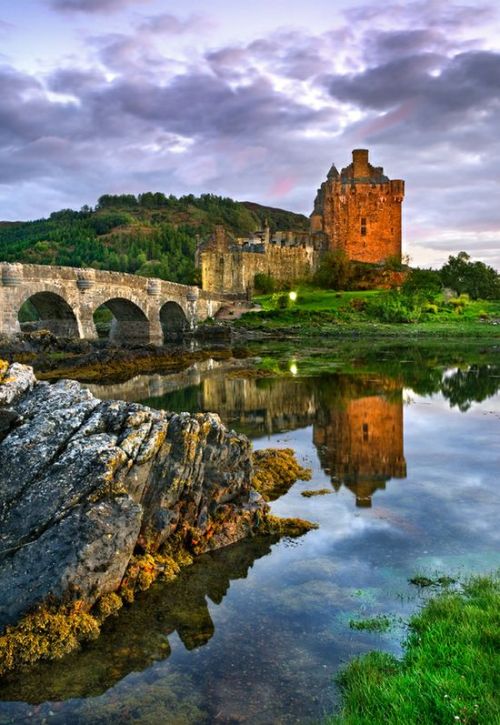 greatlittleplace:  Eilean Castle reflections, Scotland http://bit.ly/OFQuQT 