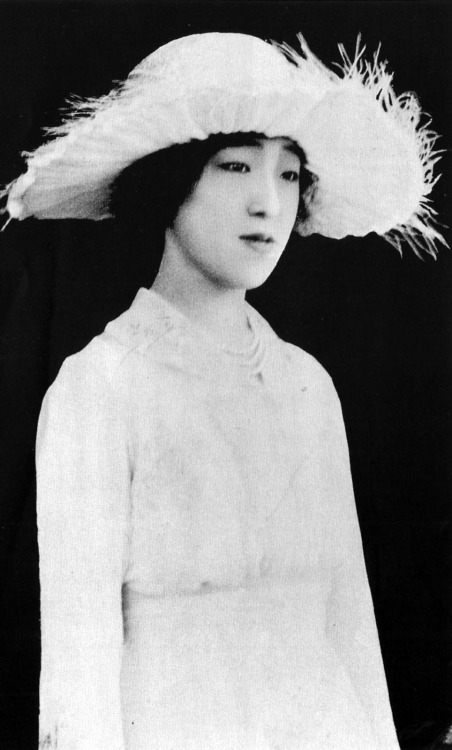 Empress Kōjun, 1920s, Japan. In 1927, 1929 and 1931 the Empress gave birth to three girls in success