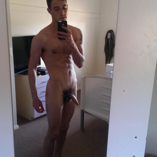 justaussiemen:  Justaussiemen.tumblr.com Home of the best Aussie straight naked selfies! Follow me to see more original content! Previously known as realaussienudes & straightaussieselfies 