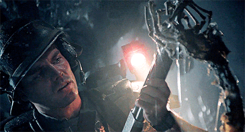 classichorrorblog:    AliensDirected by James Cameron (1986)   