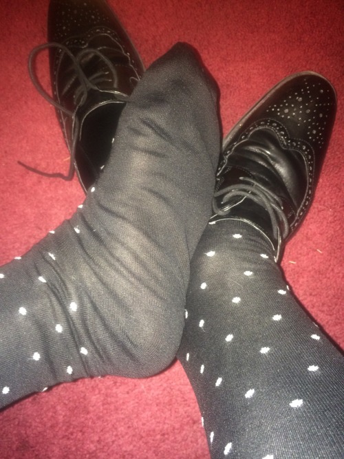 sniffingsocks:  isockittome:  grsx72:  New Dapper Classics OTCs, Black with grey dots after a day in my black wingtips! So hot! I love the look and feel of these socks!  Love those socks and the shoes.  WANNA SMELL’EM MAN!!!