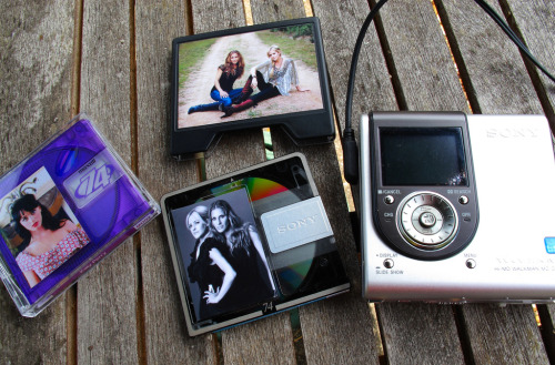 heck-yeah-old-tech:  MiniDiscs of contemporary artists — Katy Perry and Court Yard Hounds — and Sony MZ-DH10P player, on Flickr.  MD!!!