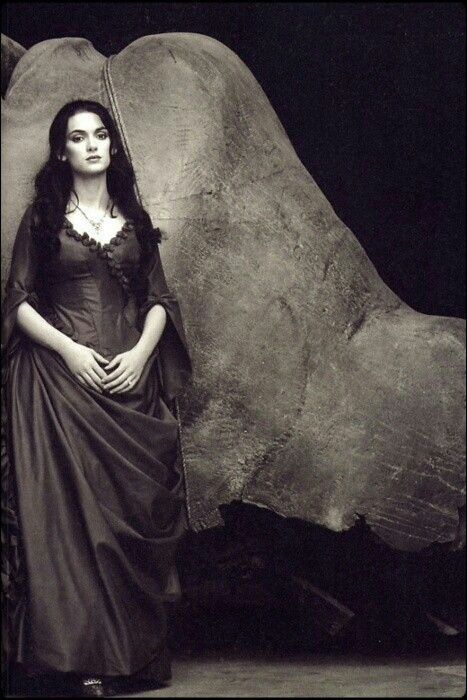 hellyeahhorrormovies:Winona Ryder posing for a promotional still for Bram Stoker’s Dracula, 1992.