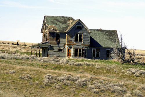 valscrapbook:  The Old Place by swainboat on Flickr.