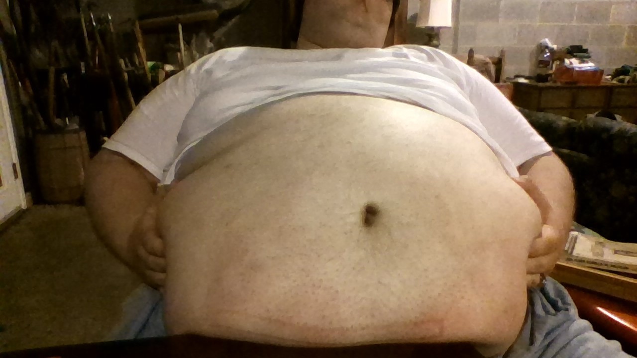 Had lunch at a buffet today (28 slices of pizza [V for VICTORY!], one bowl of pasta,