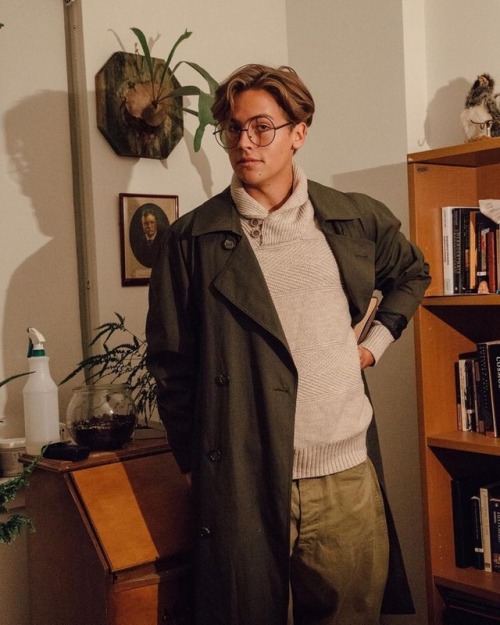 shostakovich-is-my-jam:I don’t think tumblr fully appreciates Cole Sprouse’s Milo Thatch costume as 