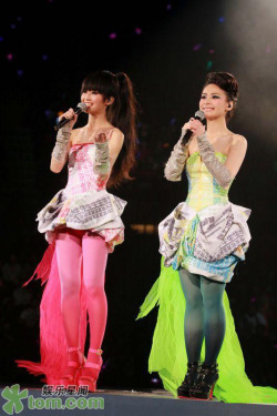 Hong Kong Cantopop Duo Twins