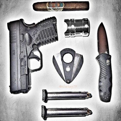 cigars-and-guns:by @rclarkejr79 #Cigarsandguns #cigars #guns #cigar #gun #botl #2a #cigarporn #gunpo