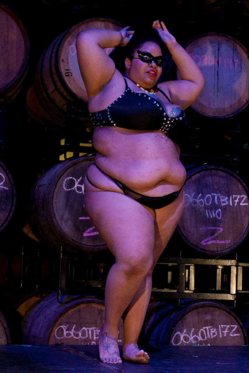 sashaychantea:Blackout Venessa edition!  Burlesque performance a few weeks ago channeling