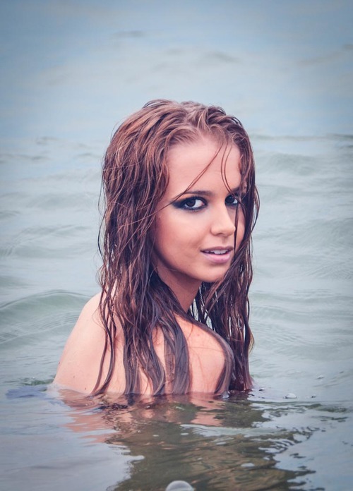 iwanna-rawr-u:  Wet hair always looks so adult photos