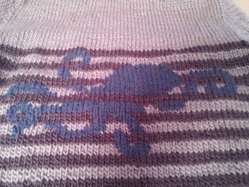 sweatersforbunnies: Pictures of my octopus slowly forming in between the stripes of my sweater. My f