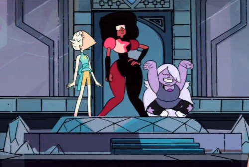 classyplatypi:  The only one trying to pose is Pearl. Perfect.   Such megadorks