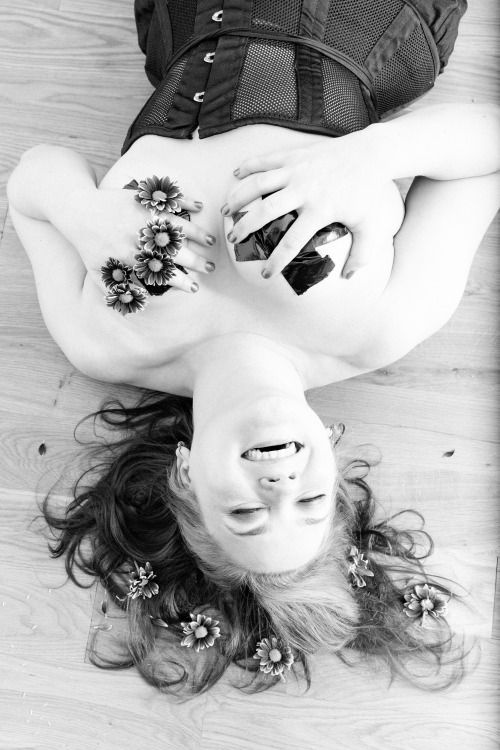 elshalarossa: “Happy girls are the prettiest.” – Audrey Hepburn(Photo of me, by th