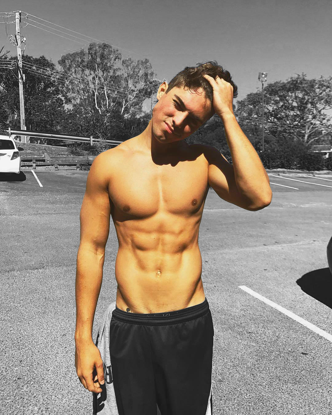 sixpackde:  https://www.tumblr.com/blog/sixpackde