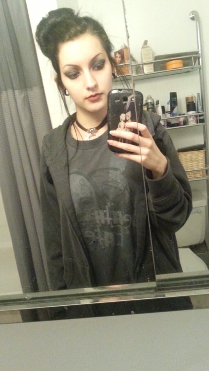 houseof1000lampshades:  If i don’t stand on a stool all you can see is my face Also my hair is black now