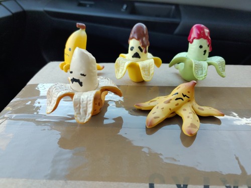 bogleech: Pleased to finally own the complete set of these gashapon banana ghosts. For years I had o