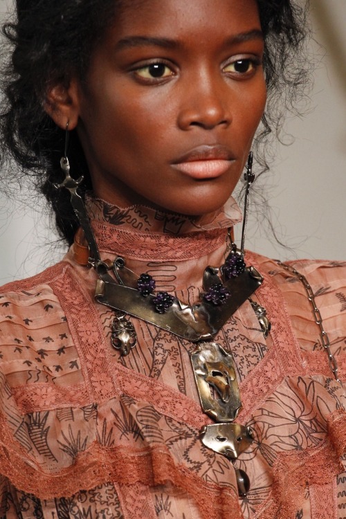 caravcggio:beauty at valentino spring17 rtw