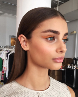 vicsecretmodels:  Taylor Marie Hill