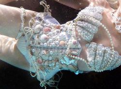 Emiunicornn:  Mermaid Vibes, Forever Living In Pearls 🐚🐬  #Mermaid #Pearl #Shell
